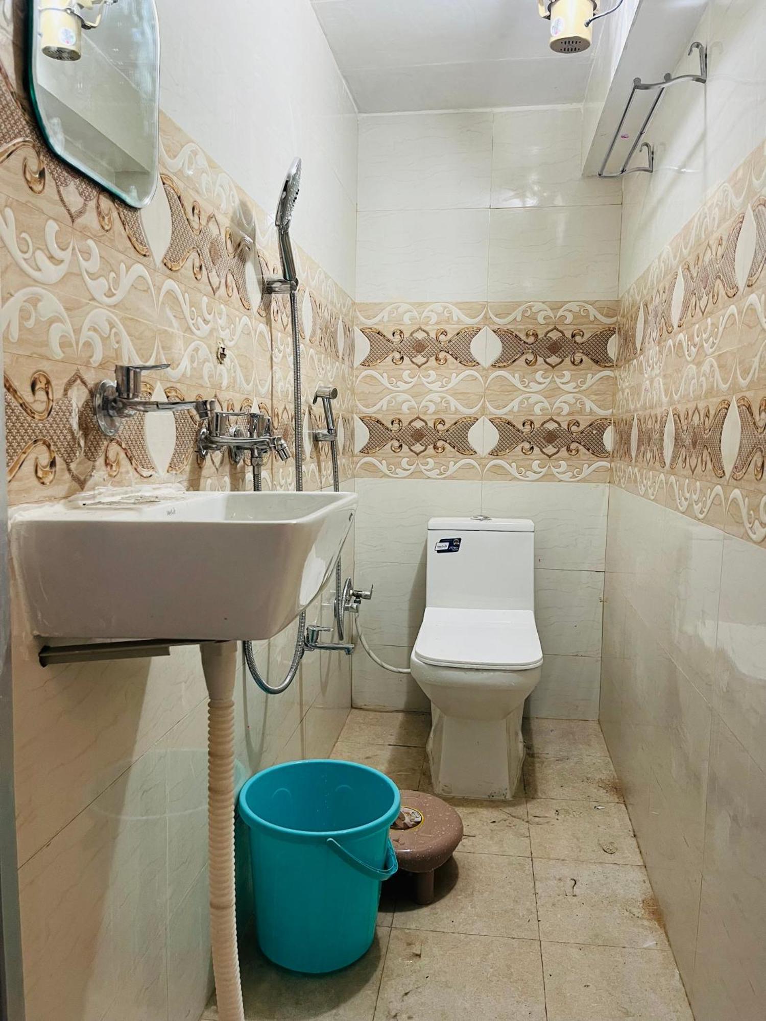 Saroja Paying Guest House Варанаси Экстерьер фото