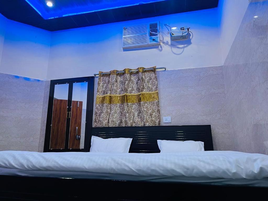 Saroja Paying Guest House Варанаси Экстерьер фото